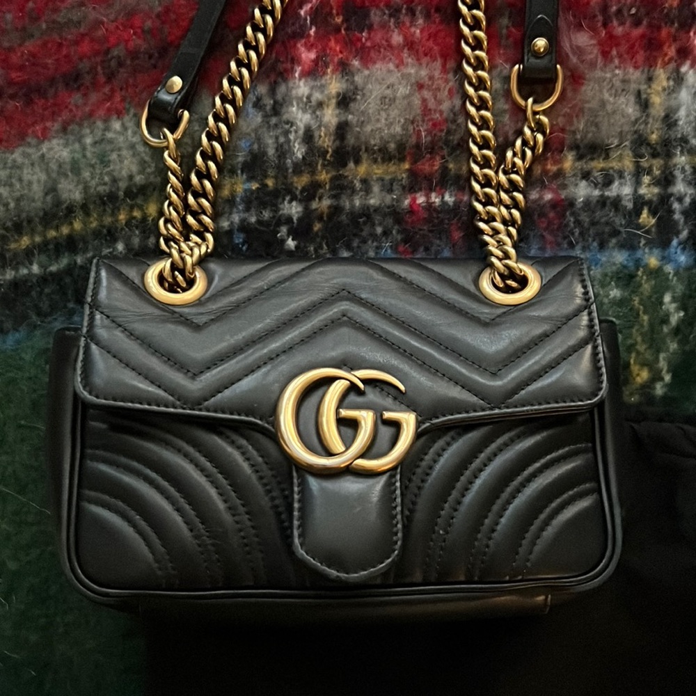 100% authentic Gucci marmont black leather handbag with gold chain hardware